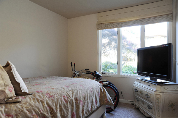 1319 Plaza Pacifica guest room 2