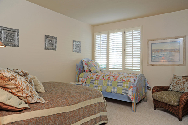 1319 Plaza Pacifica guest room